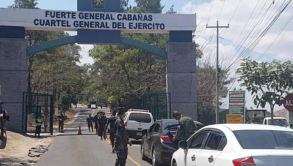 Trasladan al Fuerte Cabañas a los dos generales que testificaron en juicio de JOH