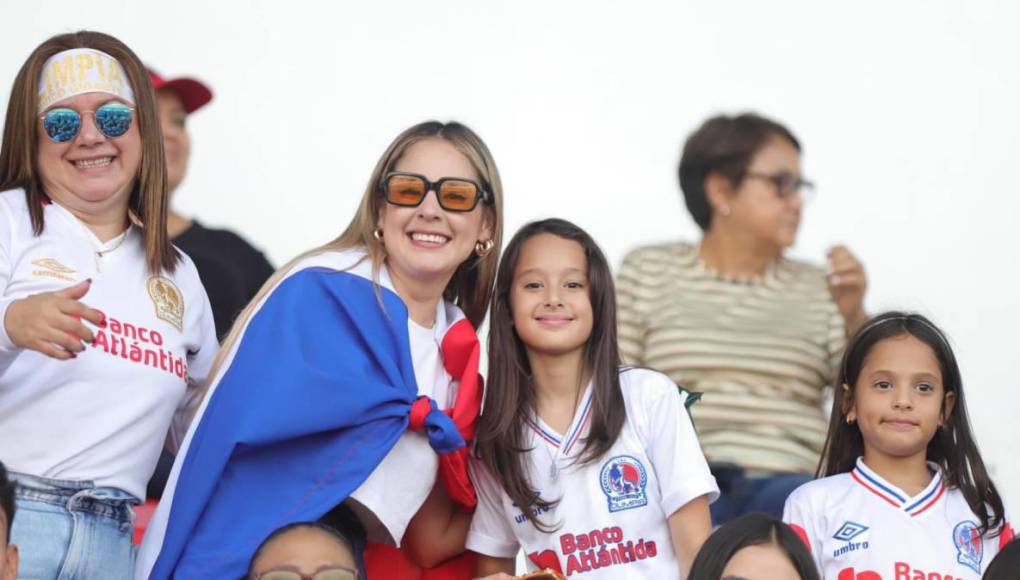 ¡Solo bellezas! Estadio Nacional se llena de lindas chicas para final de Olimpia ante Marathón