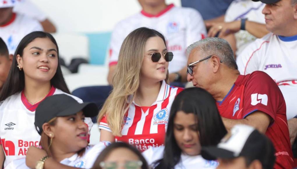 ¡Solo bellezas! Estadio Nacional se llena de lindas chicas para final de Olimpia ante Marathón