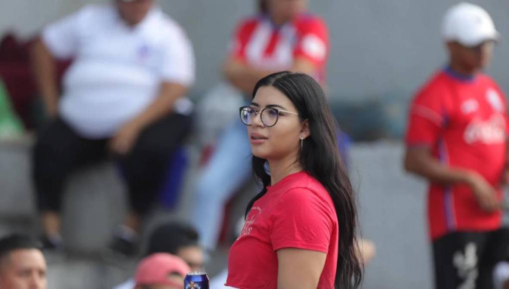 ¡Solo bellezas! Estadio Nacional se llena de lindas chicas para final de Olimpia ante Marathón