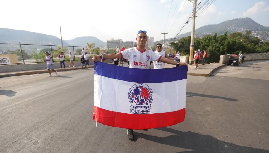 La majestuosa llegada de la Ultra Fiel para final de ida de Olimpia ante Marathón