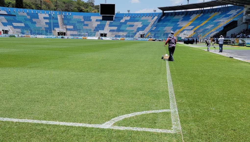 Olimpia-Marathón: La Policía Nacional blinda el Chelato Uclés y los primeros hinchas