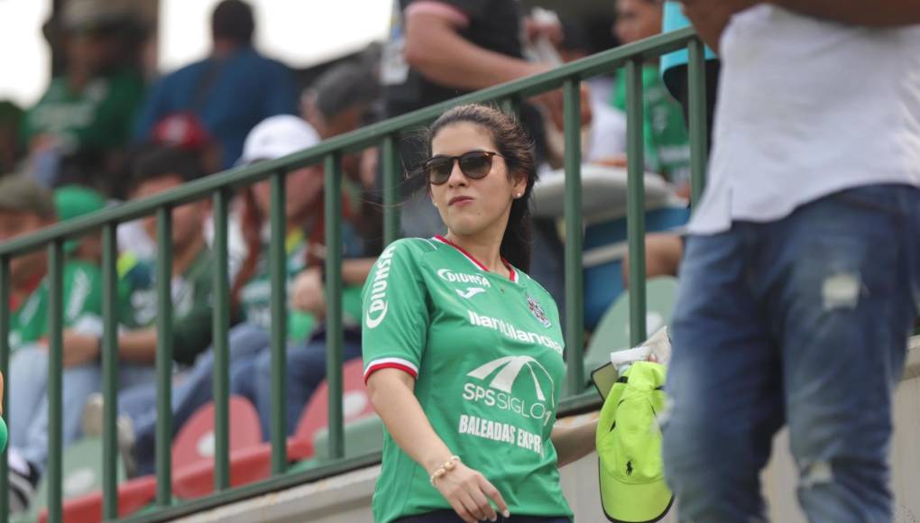 Bellas chicas abarrotan el Yankel Rosenthal para semifinal entre Marathón y Génesis