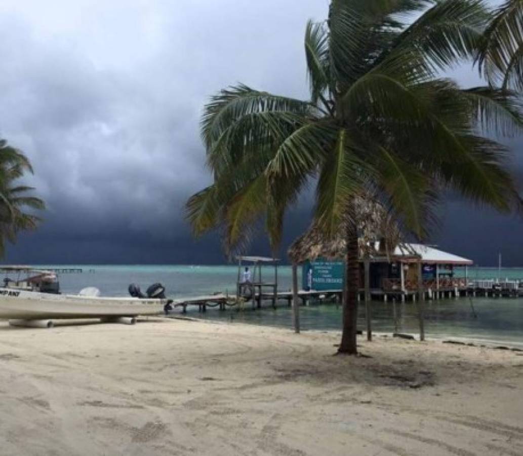 Huracán Earl perdió fuerza al entrar a Belice