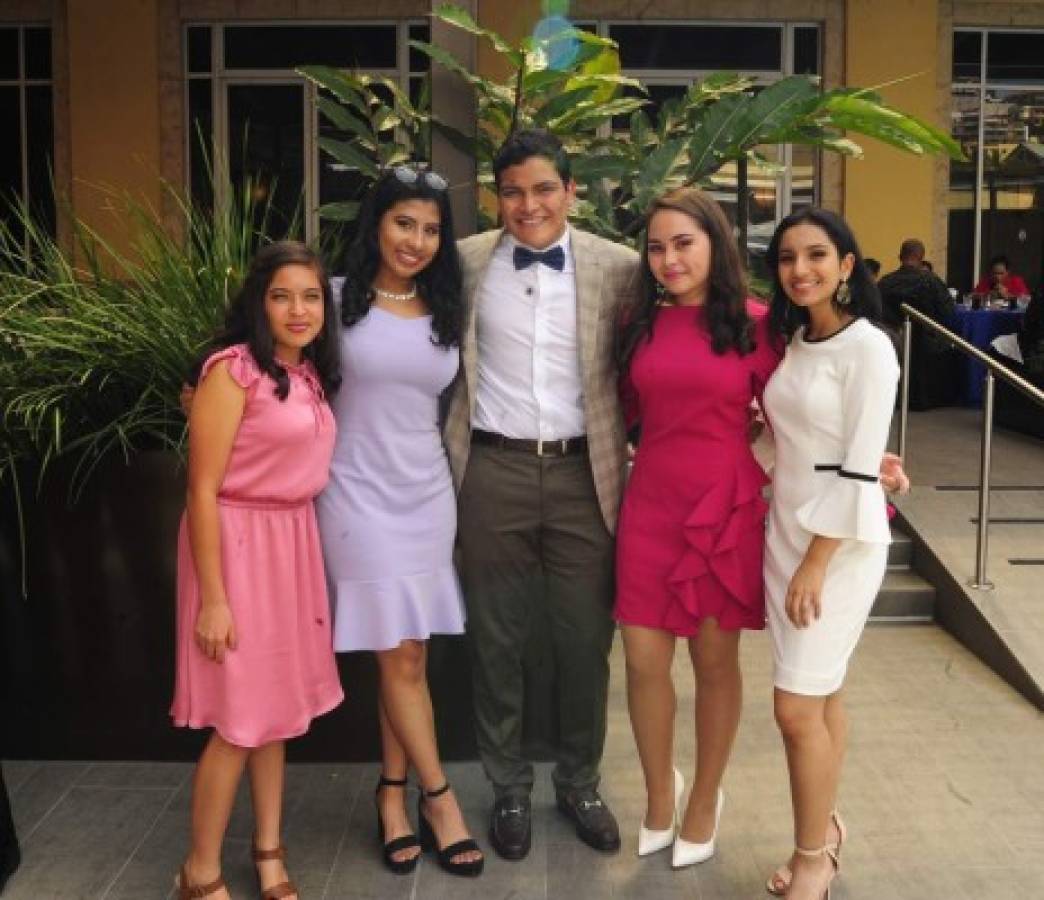 Seniors suman más memorias de cara a su graduación