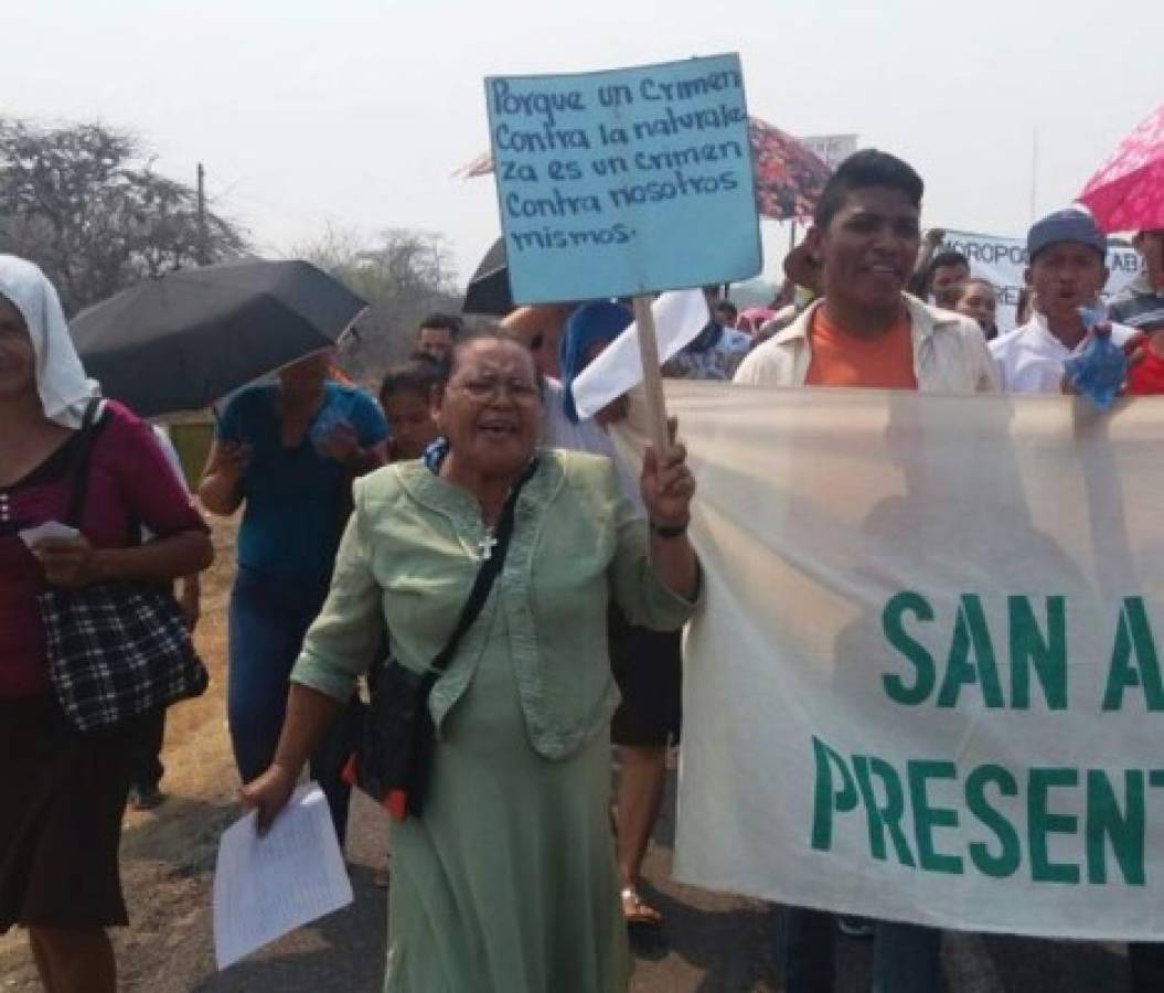 Comunidades protestan contra minería en Día Mundial de la Tierra