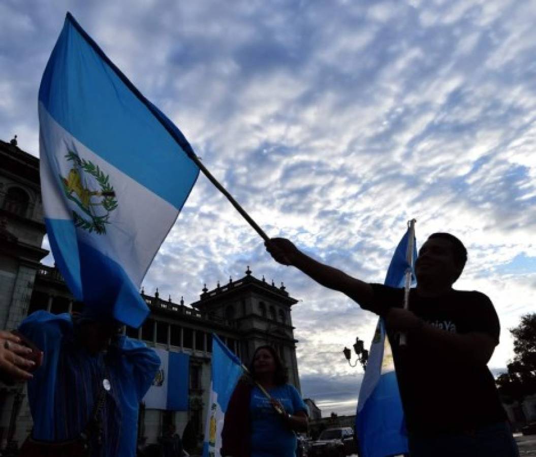 Guatemaltecos celebran la renuncia de Otto Pérez Molina