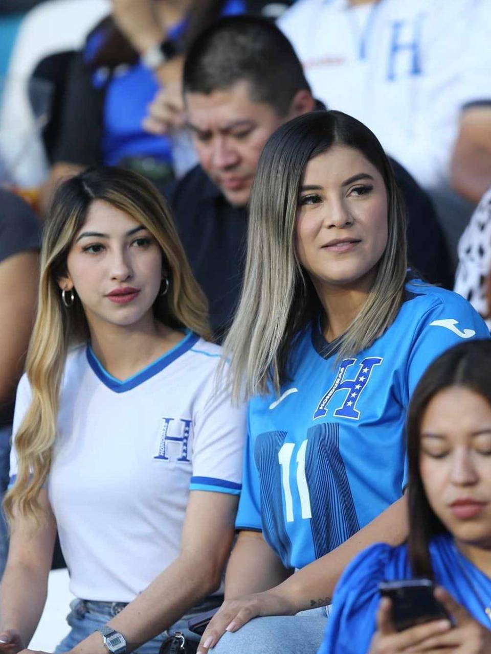 El Nacional se llenó de muchas bellas chicas por el Honduras-Cuba