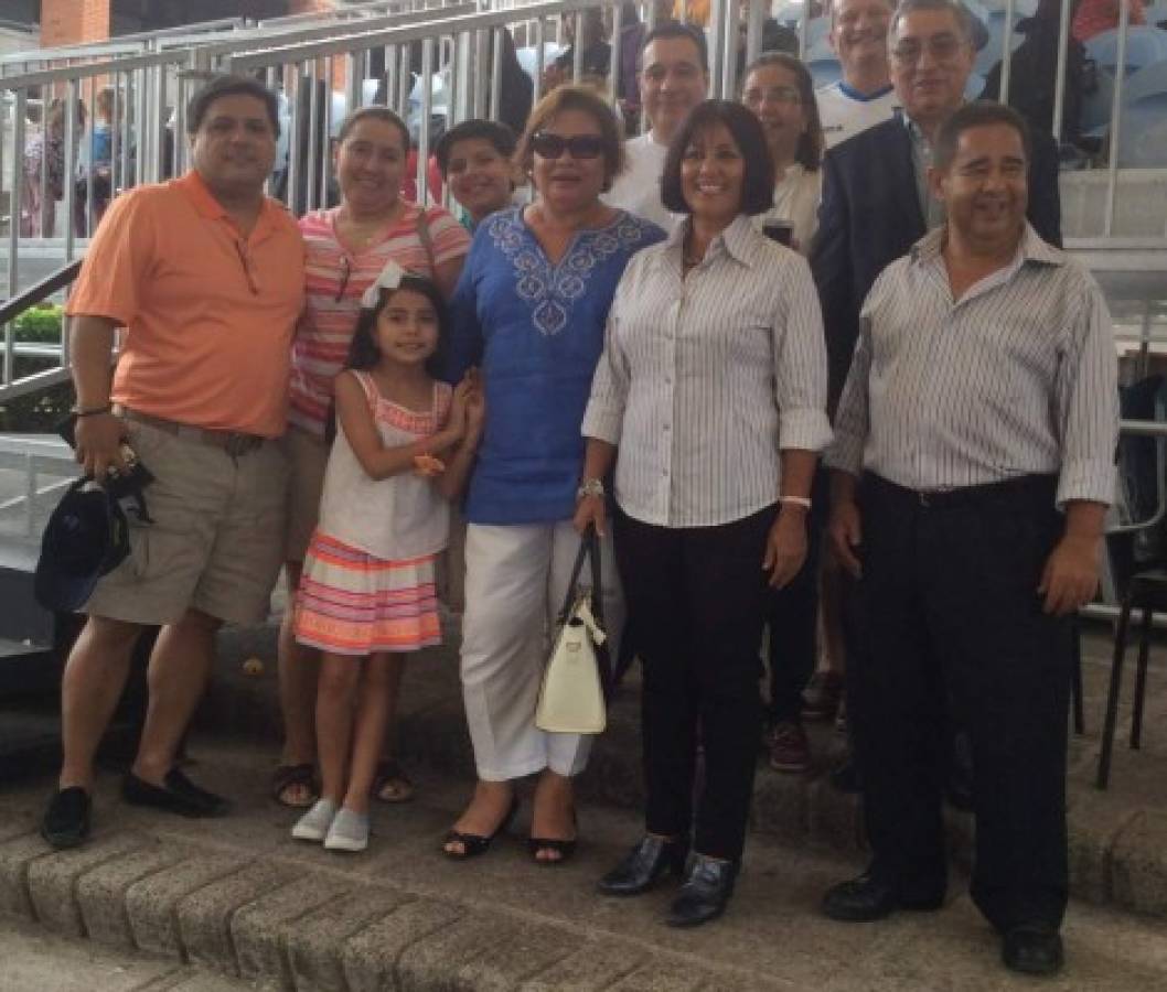 Costa Rica rinde homenaje a cantautor hondureño, Guillermo Anderson