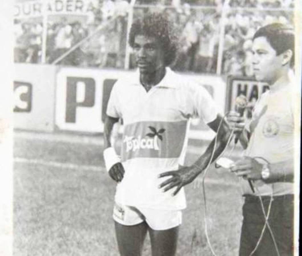 Eugenio Dolmo Flores, exjugador de Olimpia, durante una entrevista con Américo Navarrete.