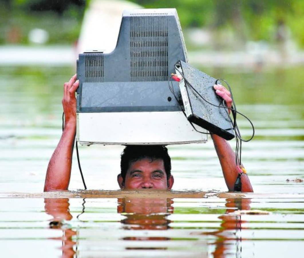 Desesperación y caos por las lluvias en la zona norte de Honduras