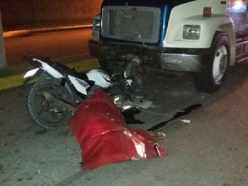 Cegado por los celos asesinó a su mujer y luego murió cuando iba en su motocicleta.