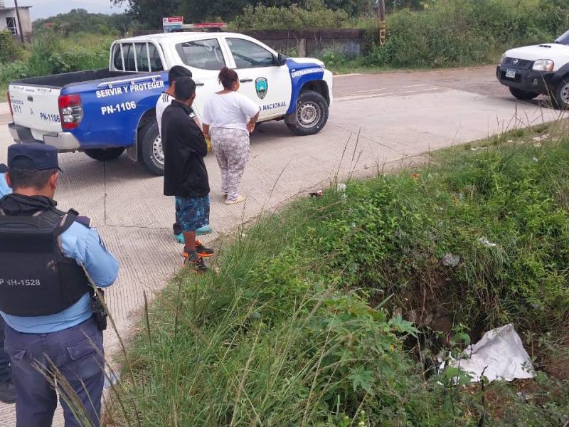 Hallan cadáver de un hombre en una cuneta a orillas de la carretera al sur