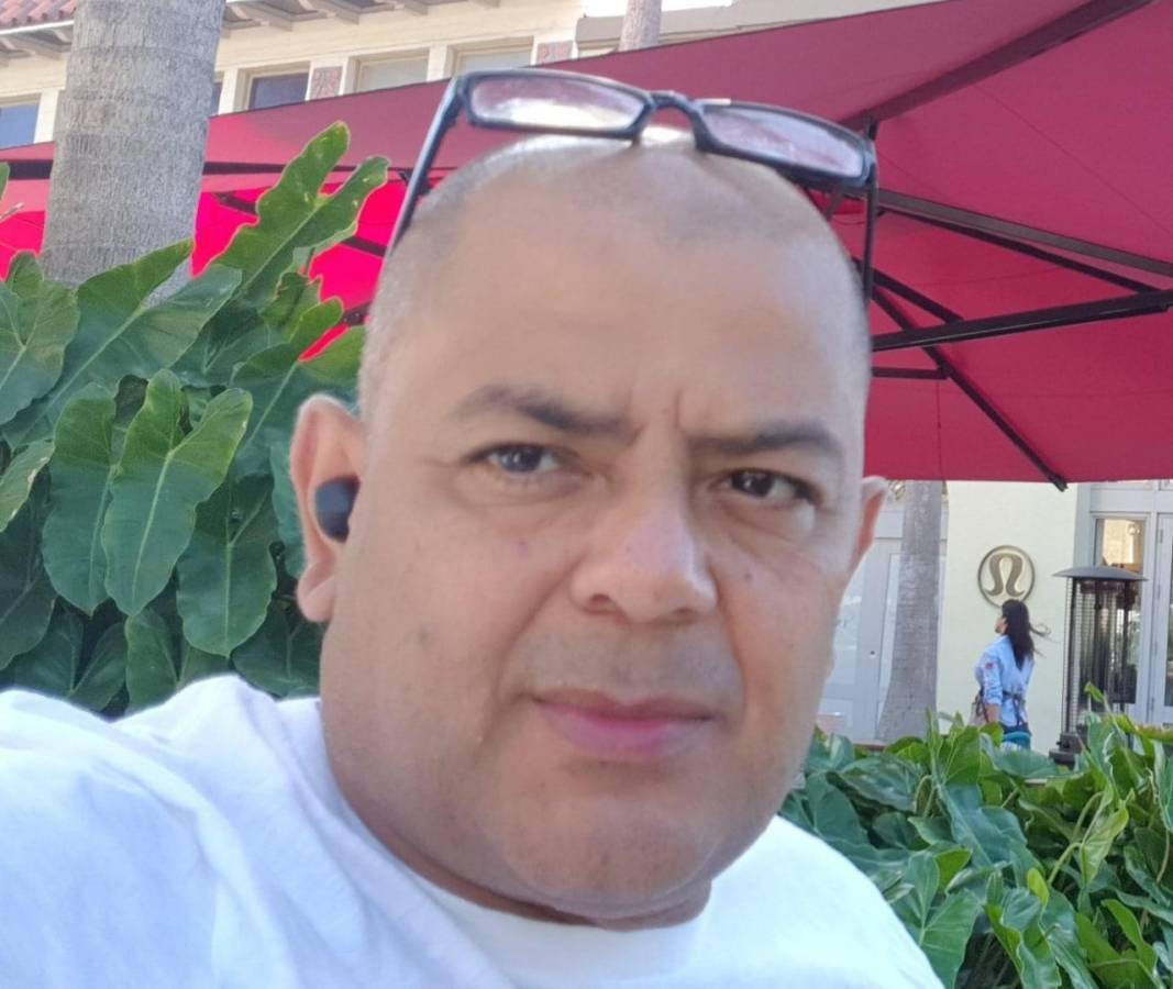 $!Jorge Cerrato o Santos Arguijo mostraba una vida de viajes en las redes sociales. Sin embargo, luego de la masacre en la que fue abatido, su perfil de Facebook desapareció.