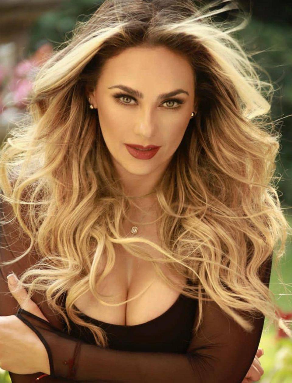 Despampanante y bella, así luce Aracely Arámbula a sus 48 años