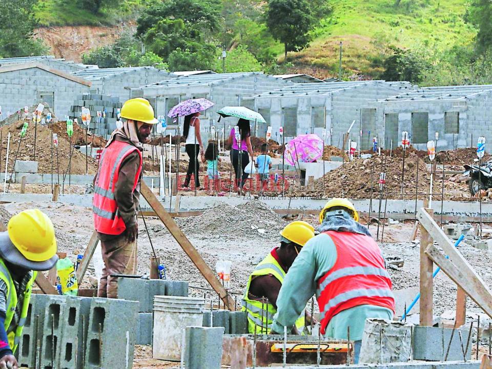 La construcción de las casas ha sido bastante lenta.