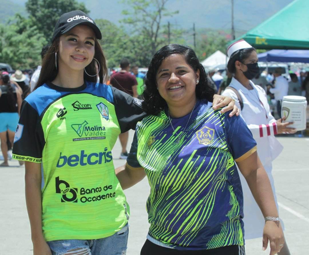 Las aficionadas más guapas de Olimpia y Olancho FC que cautivaron en la  final