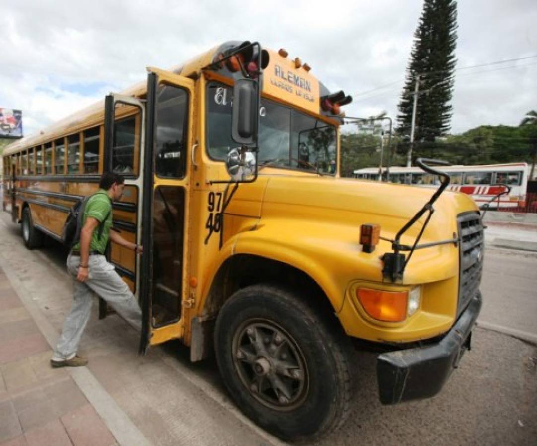 Continúa diálogo sobre aumento al pasaje de bus