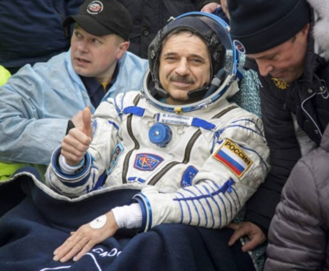 Dos astronautas vuelven a casa tras casi un año en órbita