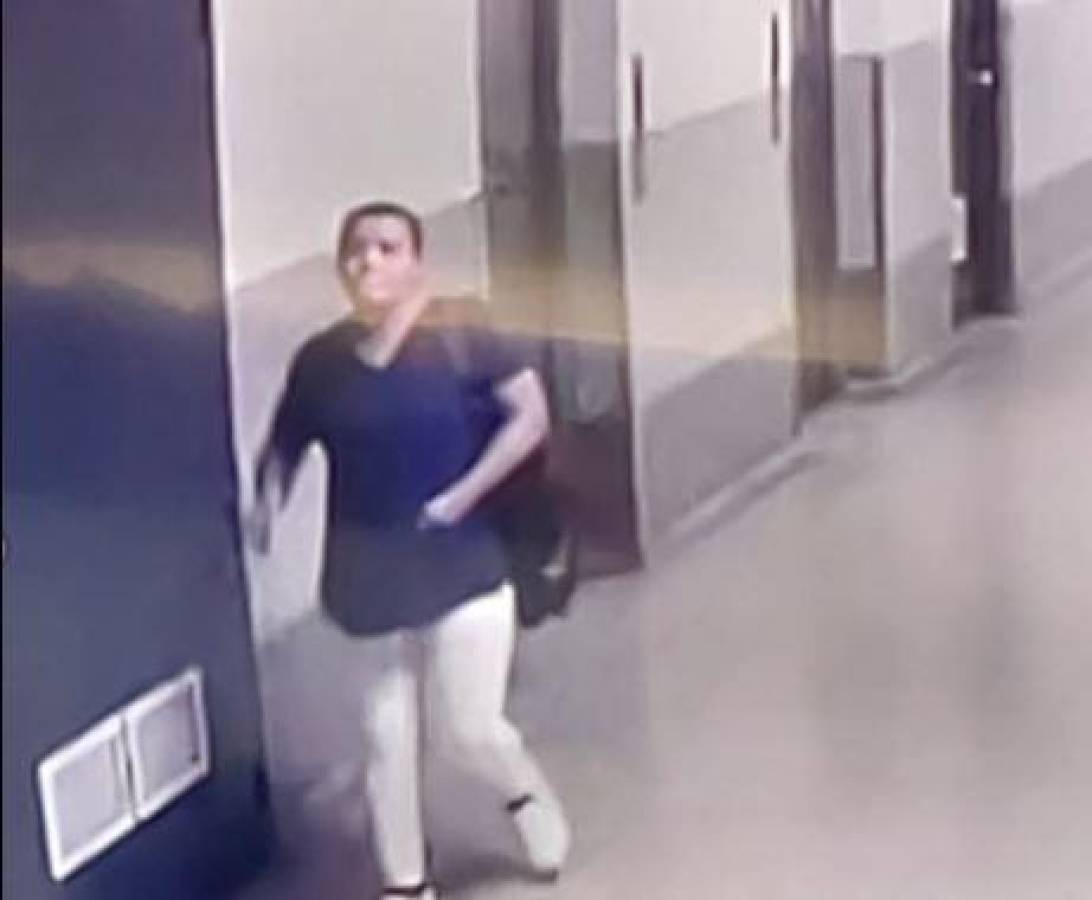 Las autoridades buscan a esta mujer que fue la que sacó del hospital al bebé en una mochila.