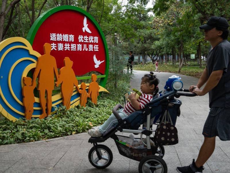 China presiona a sus mujeres a tener hijos para aumentar su tasa de natalidad