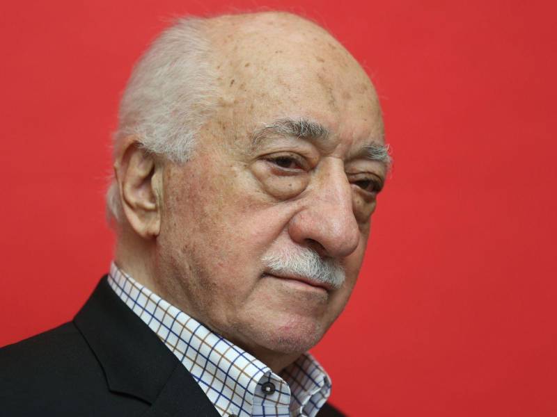 Erdogan, de aliado a adversario de Gulen, su sombra persiste tras su muerte