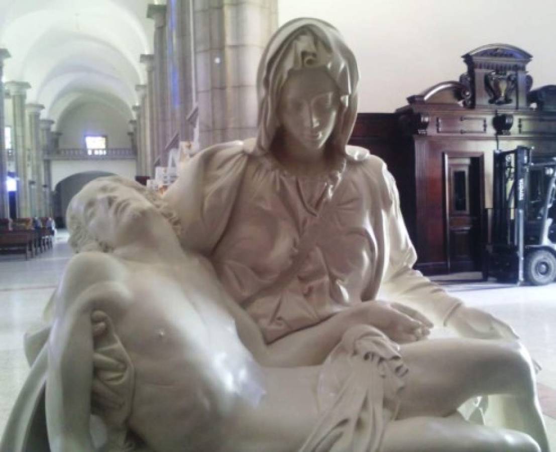 Réplica de La Piedad en Basílica de Suyapa