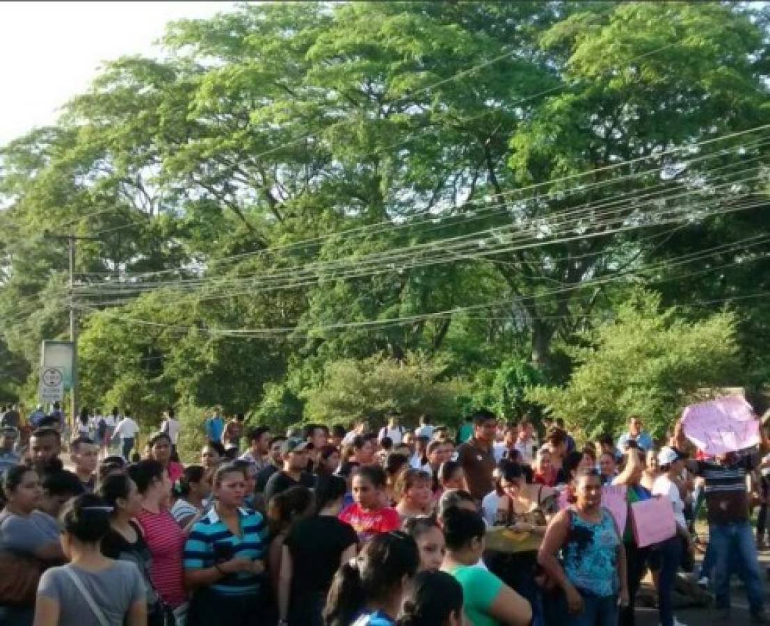 Policía desaloja a trabajadores de maquila en el norte de Honduras