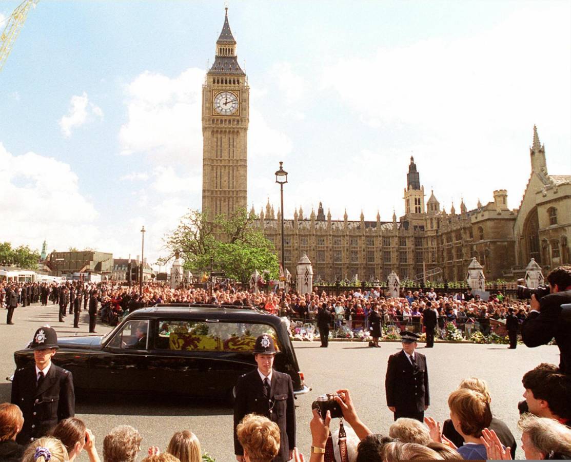 Millones de personas presenciaron el funeral de la princesa Diana el 6 de septiembre de 1997.