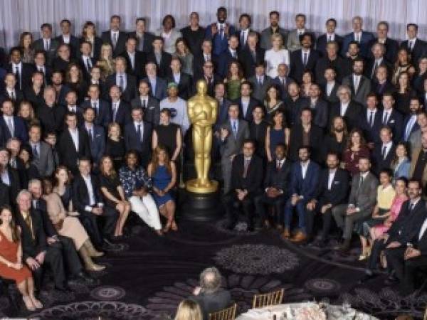 Los nominados para la edición 89 del Oscar posaron previo a la gala del domingo. No se la pierda por El Heraldo.