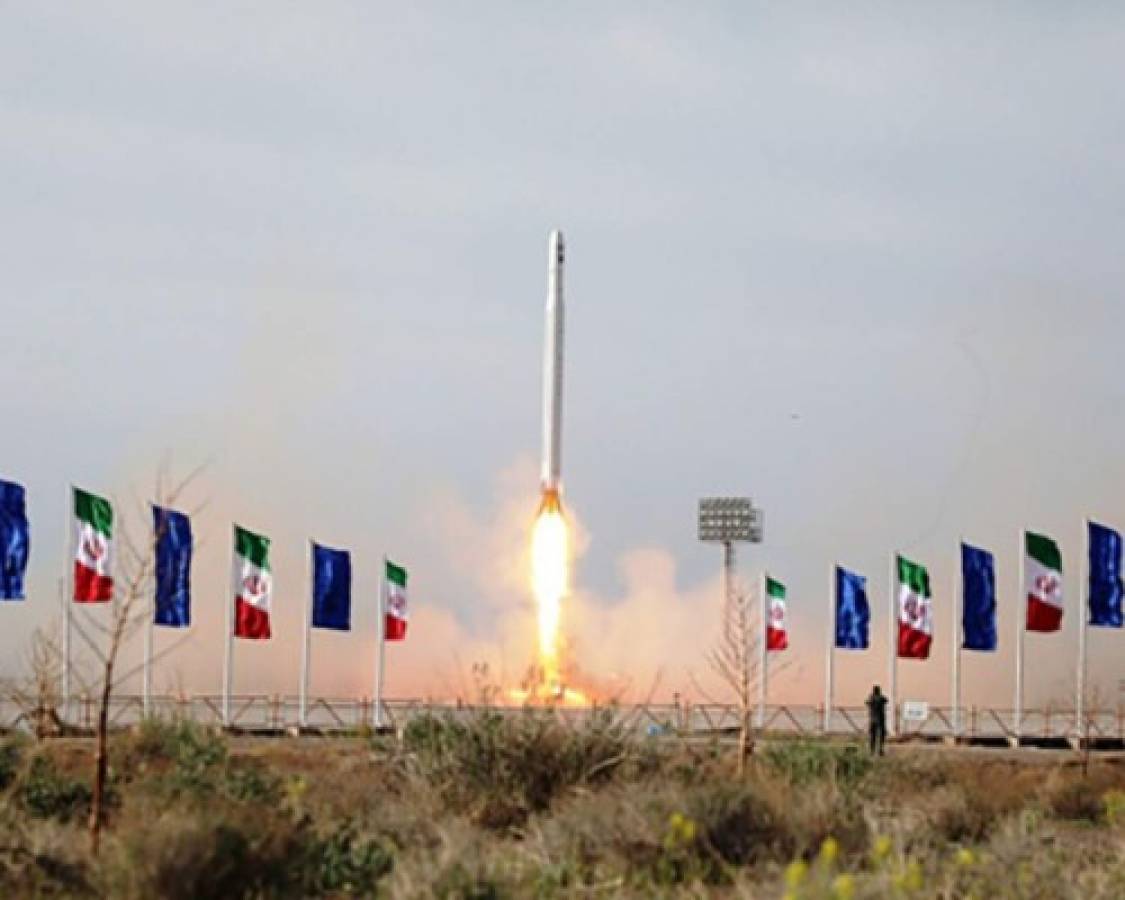 Irán lanzó su primer satélite militar, en medio de tensiones con EEUU