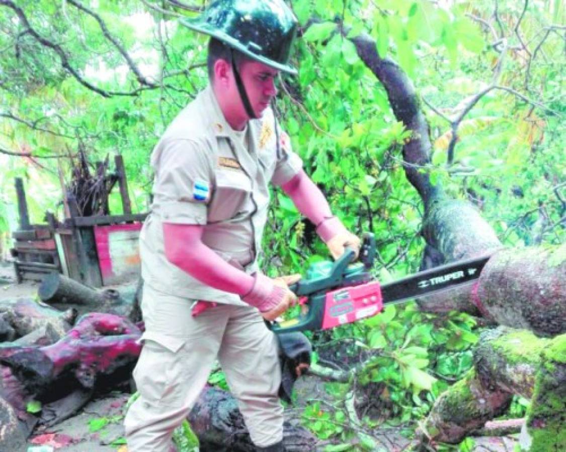 Dos días de fuertes lluvias generará la cola del huracán Earl