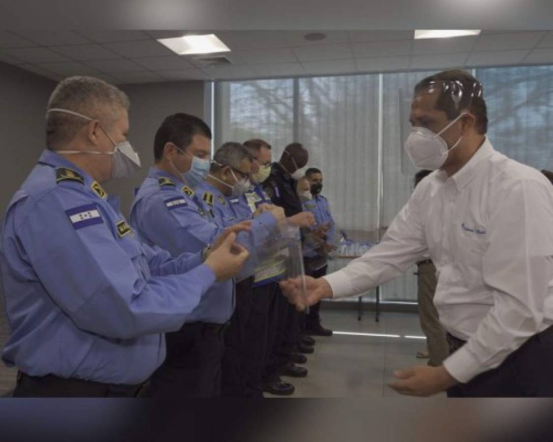 Ficohsa dona máscaras faciales a la Policía Nacional ante la pandemia