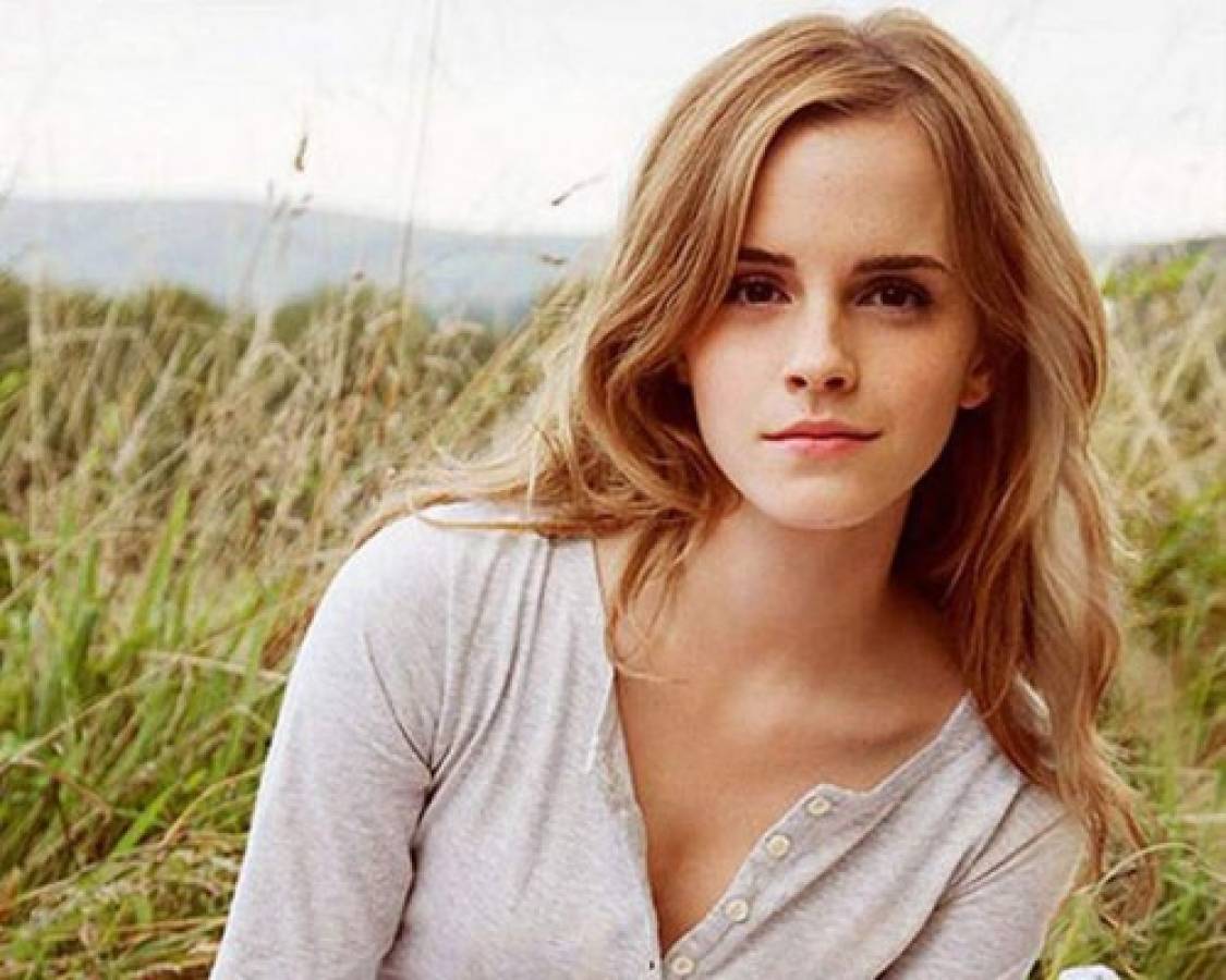 Emma Watson causa polémica por foto donde aparece en topless