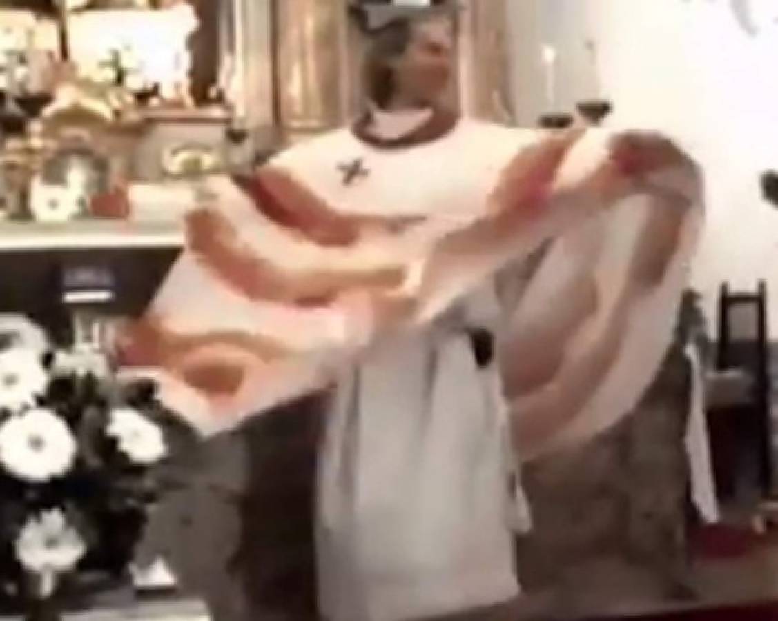 #LadyPadre: El sacerdote que baila al ritmo de 'Aleluya' se hace viral