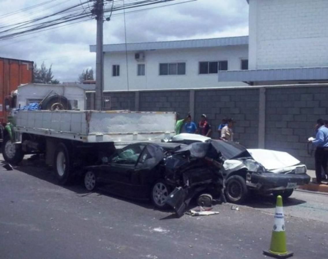 Un muerto y cinco vehículos impactados en un accidente