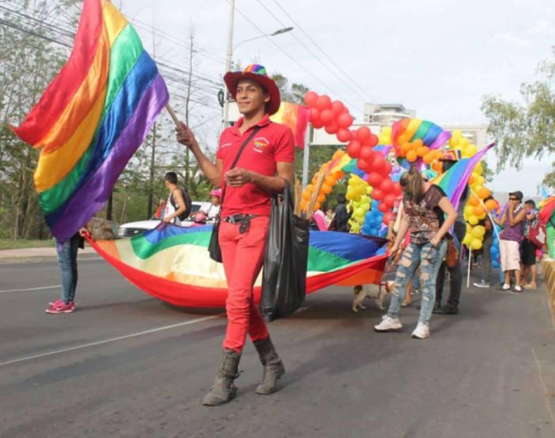 Grupo LGTBI+ confirma que no participará en desfiles patrios