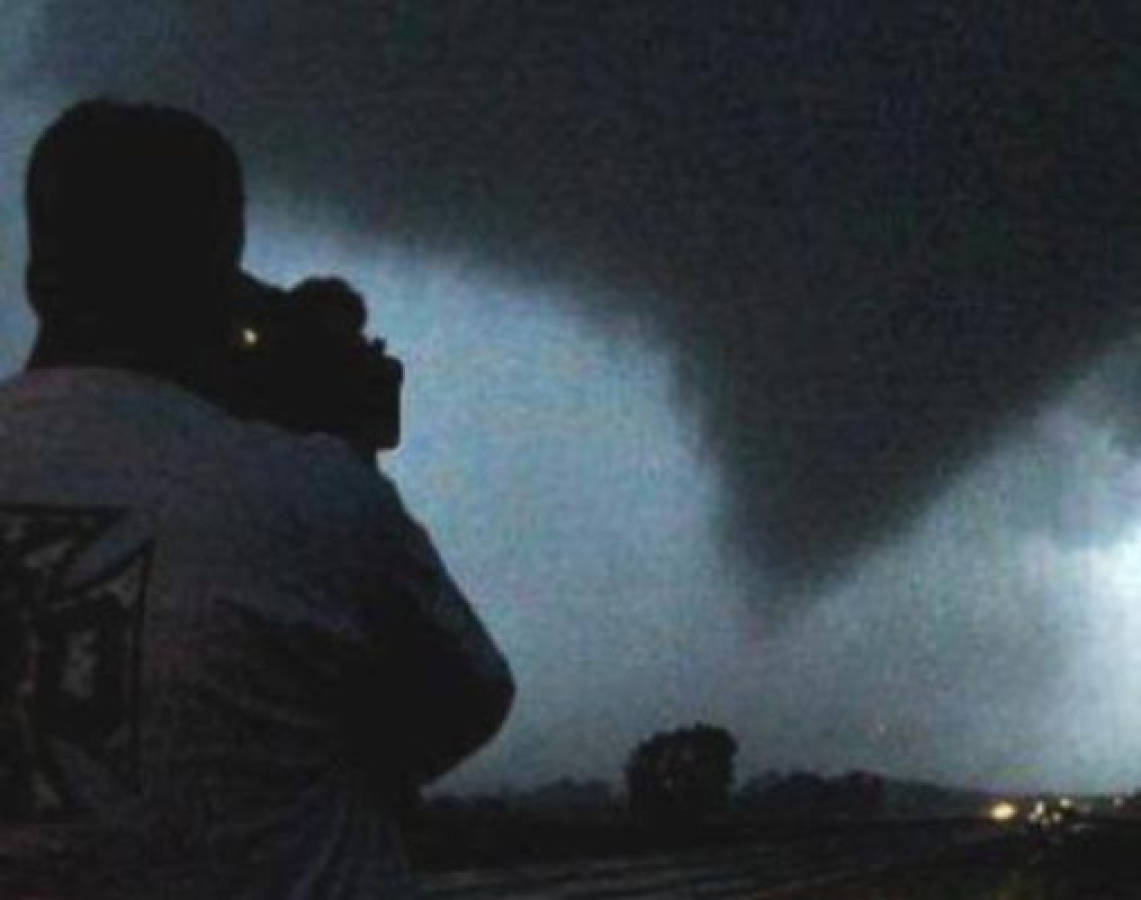 Tornado provoca destrozos en La Ceiba