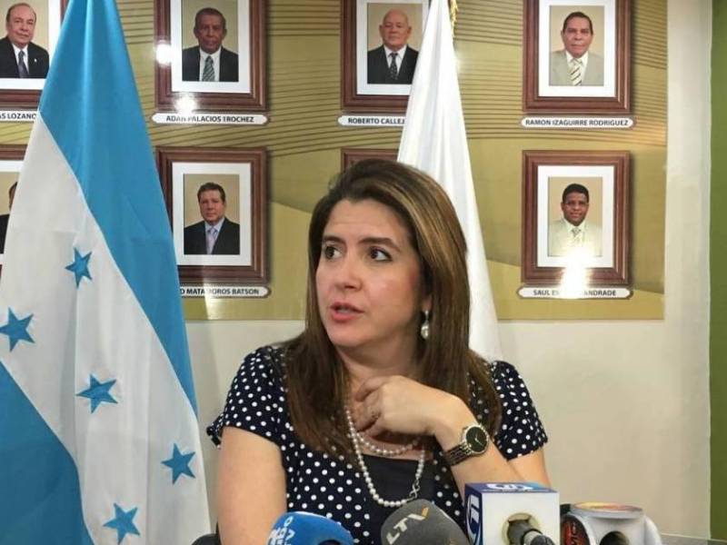 Cossette López, consejera presidenta del CNE aseguró que la adjudicación del TREP está en proceso.