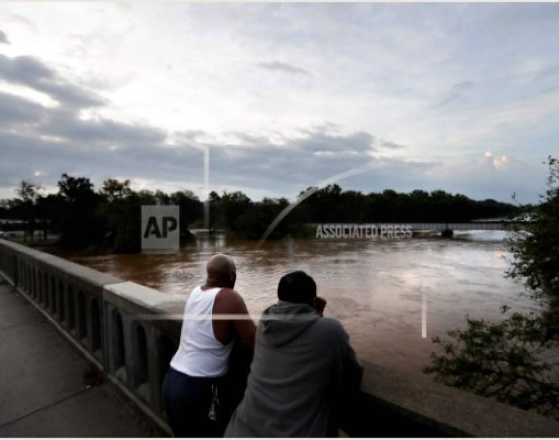 Florence deja una ciudad aislada y 17 muertos en Estados Unidos