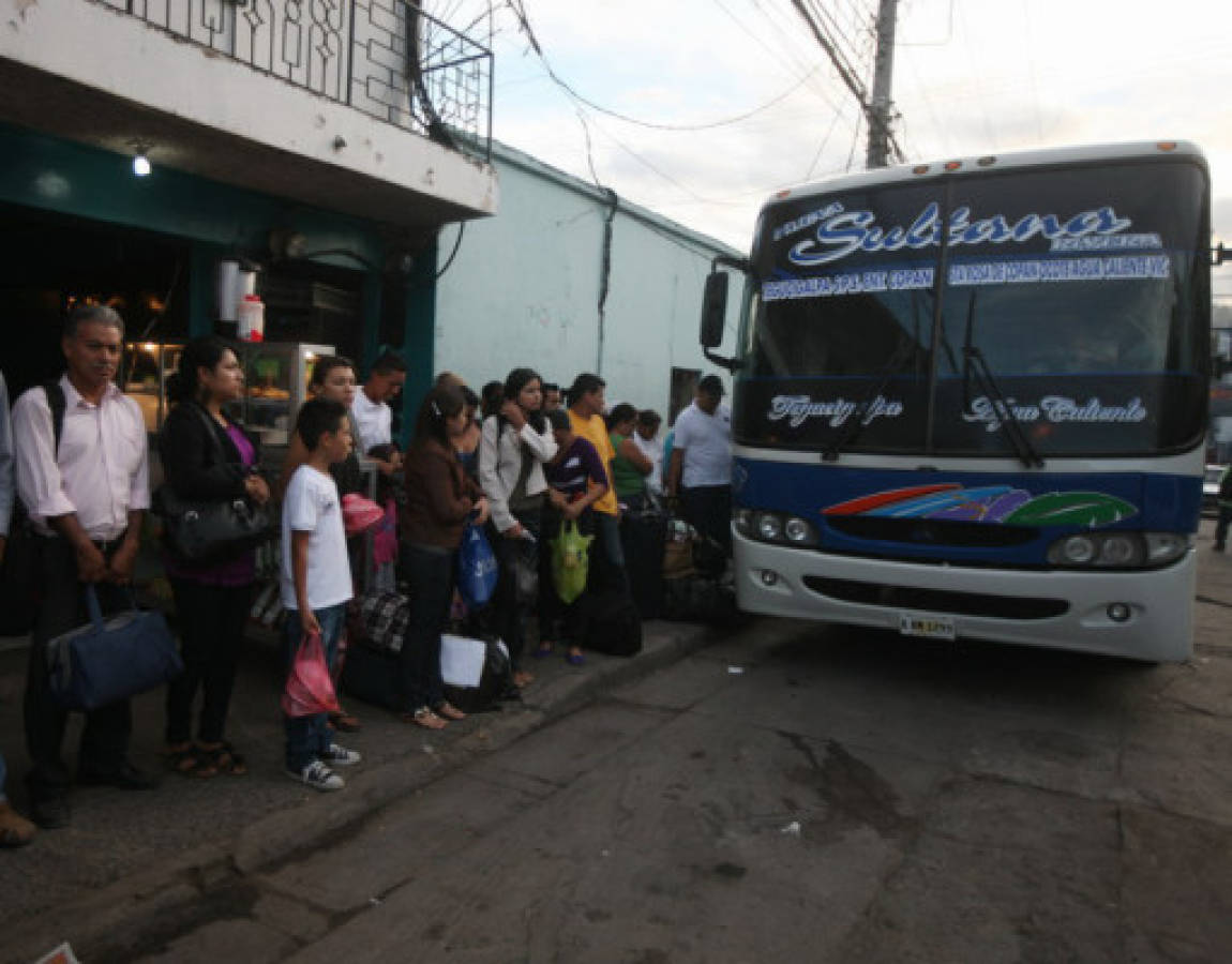 Éxodo de viajeros en la capital de Honduras