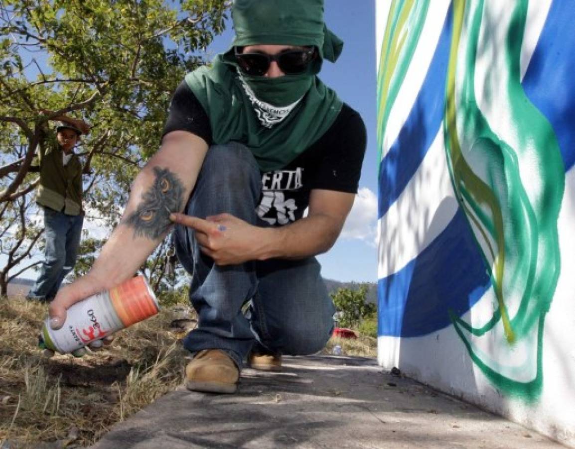 Honduras: Jóvenes le dan color a parques de grafiti con el spray