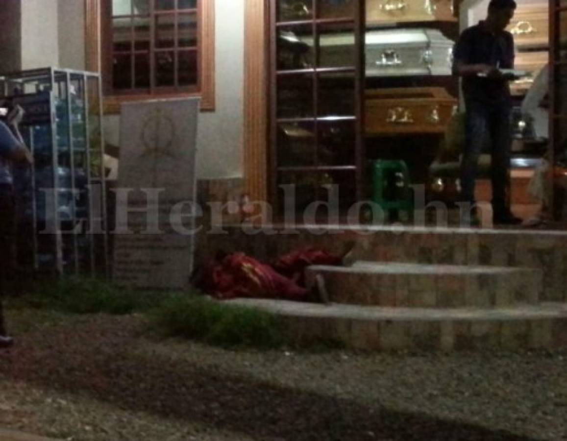 Matan empleada de funeraria en la puerta del negocio