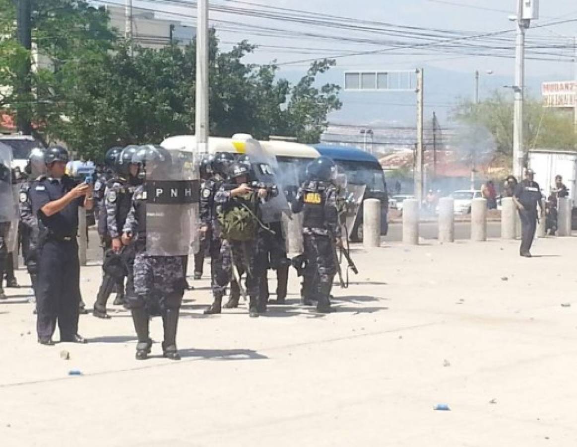 Honduras: Alumnos de secundaria realizan protesta en la UNAH