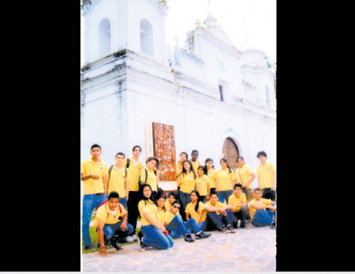 Alumnos realizan recorrido cultural por Honduras