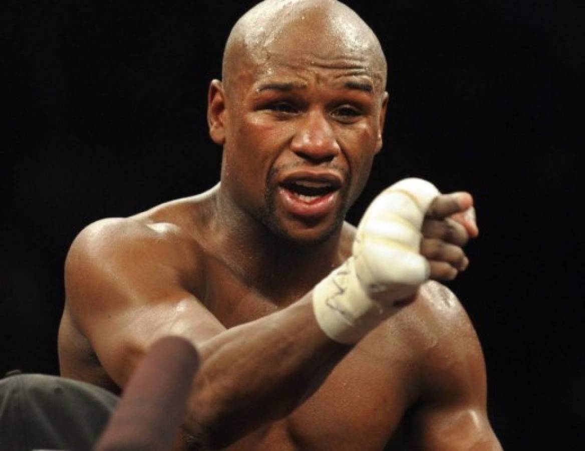 Floyd Mayweather Jr recibe de regalo un tigre de bengala