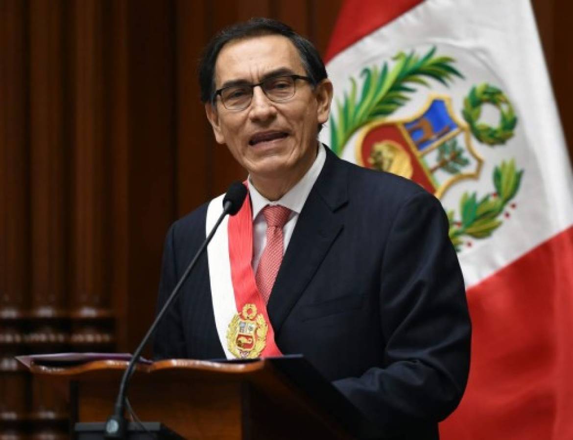 Martín Vizcarra asume presidencia promete ser 'firme en la lucha contra la corrupción' en Perú