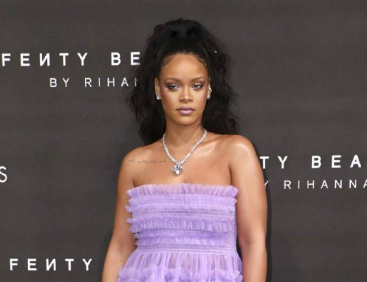 Rihanna compra respirador a su papá enfermo de coronavirus