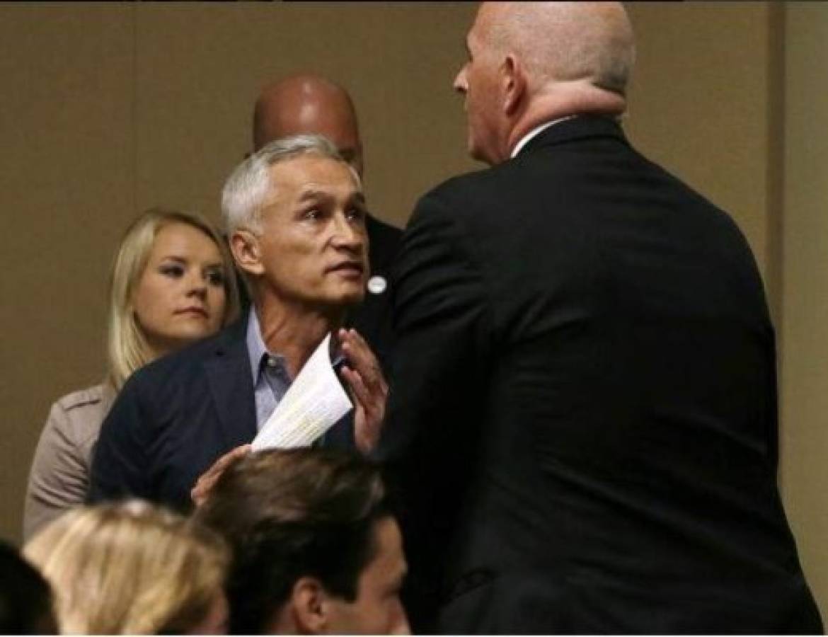 Donald Trump expulsa a Jorge Ramos de conferencia de prensa