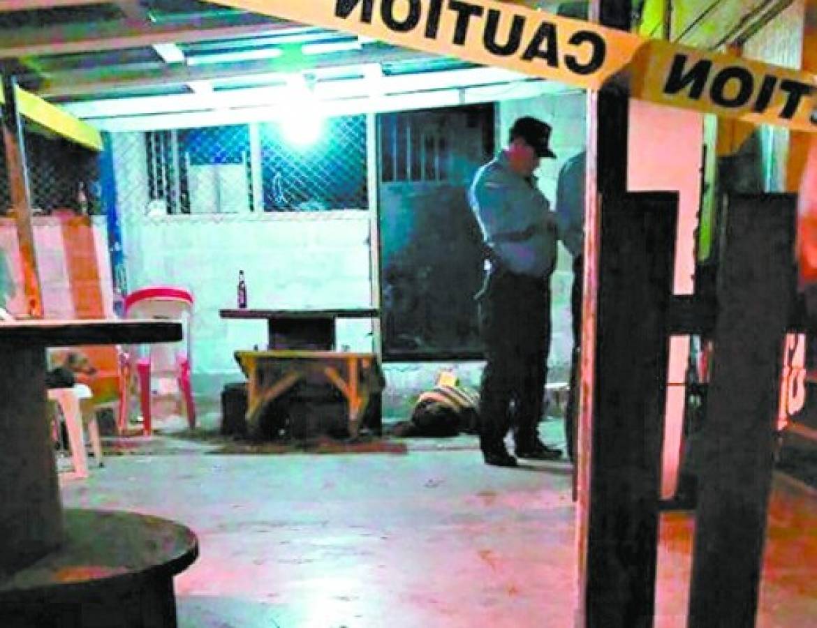 Un muerto y tres heridos tras atentado en cantina